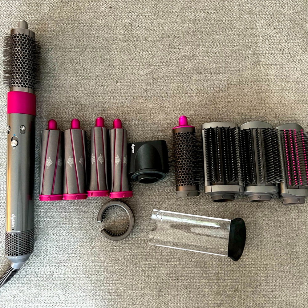 Dyson Airwrap Complete Plus Extras!!